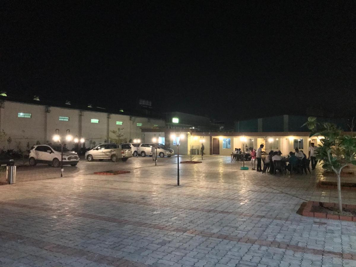 Rashi Comforts By Coastal Dine Hotel Dobbaspet Luaran gambar